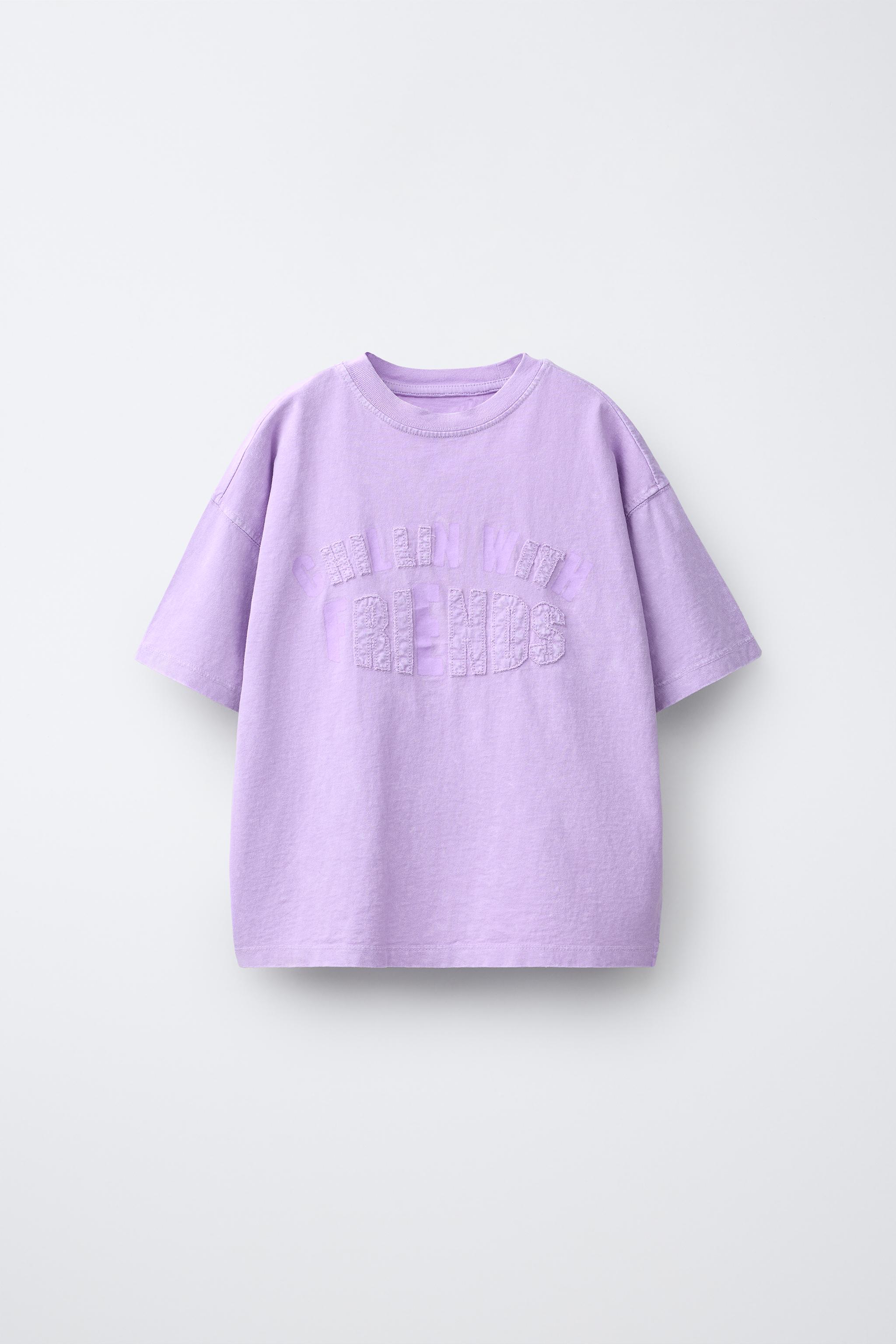 T-SHIRT À INSCRIPTION EN RELIEF