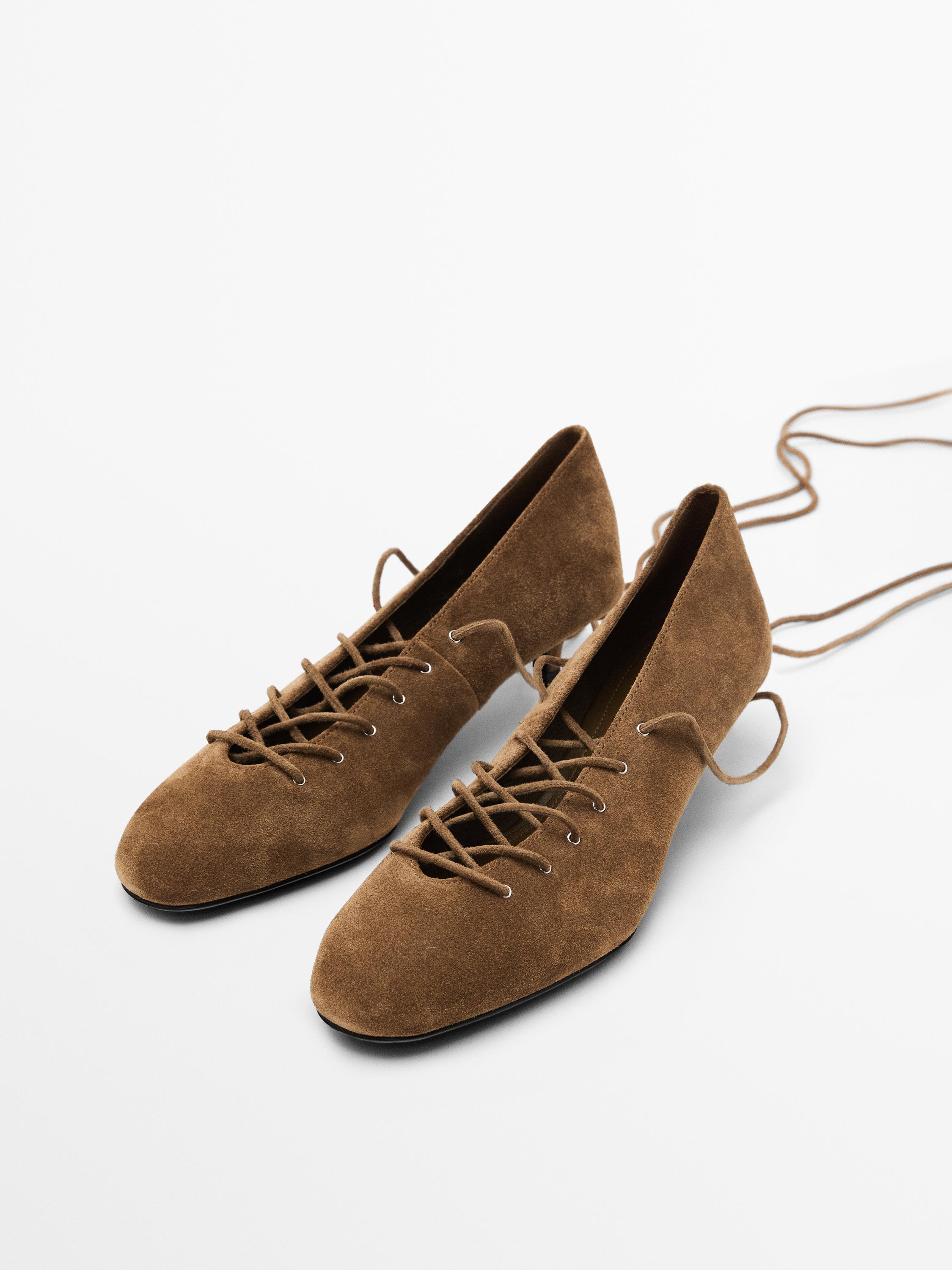 Chaussure à talon avec lacets