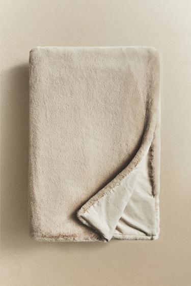 FAUX FUR THROW - بيج فاتح الخاص بـ Zara