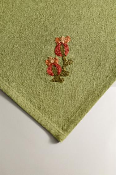 PACK OF EMBROIDERED FLORAL NAPKINS (PACK OF 2) - Oranges by Zara - Image 2