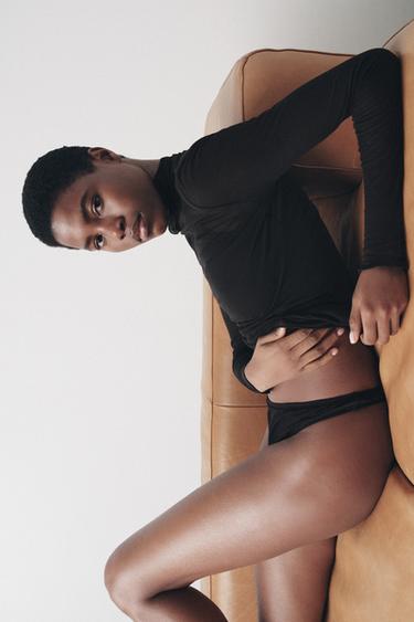 ХЛОПКОВЫЙ ТОП-ДЖЕРСИ — ЧЕРНЫЙ от Zara