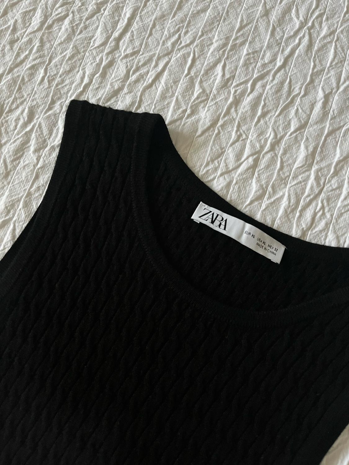 SLEEVELESS CABLE-KNIT TOP - Image 3