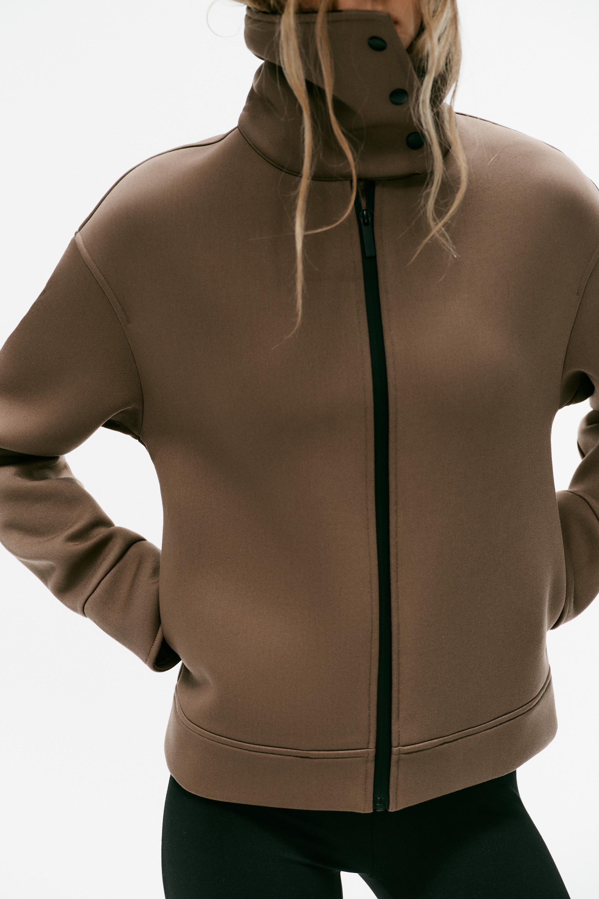 CONTRAST HIGH-NECK JACKET