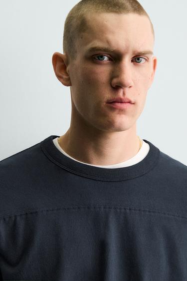 T-SHIRT RELAXED FIT À BANDES - Bleu marine de Zara - Image 5