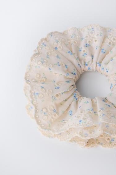 FLORAL LACE SCRUNCHIE - Ecru by Zara - Image 1