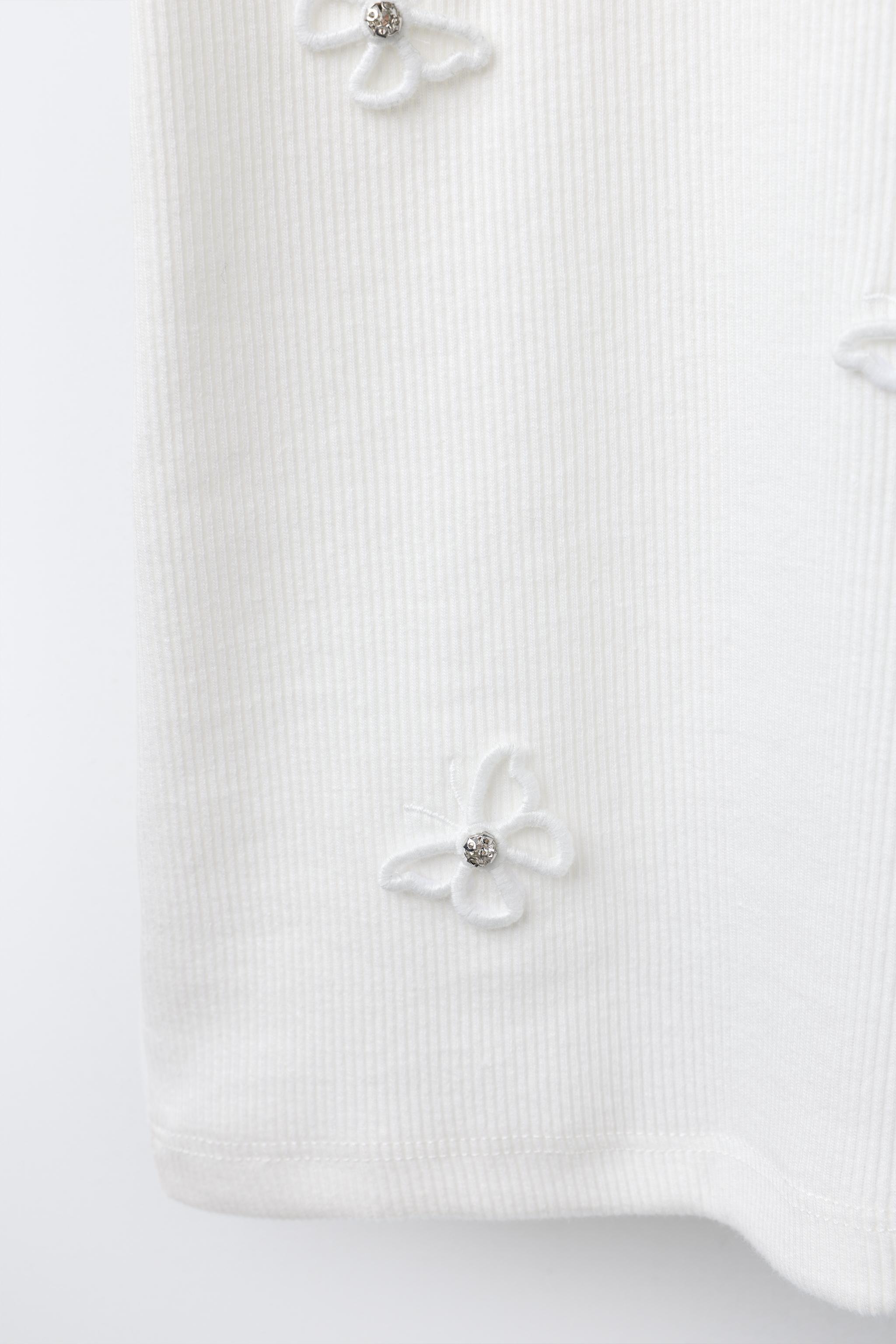 RIBBED T-SHIRT WITH JEWEL APPLIQUÉ