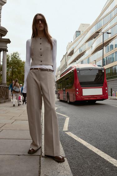 بنطلون بمربعات وحزام - بيج / بحري الخاص بـ Zara