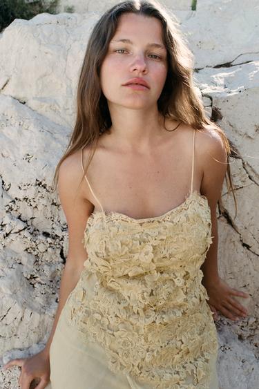 VESTIDO GEORGETTE ENCAIXE RELEVO - Amarelo de Zara