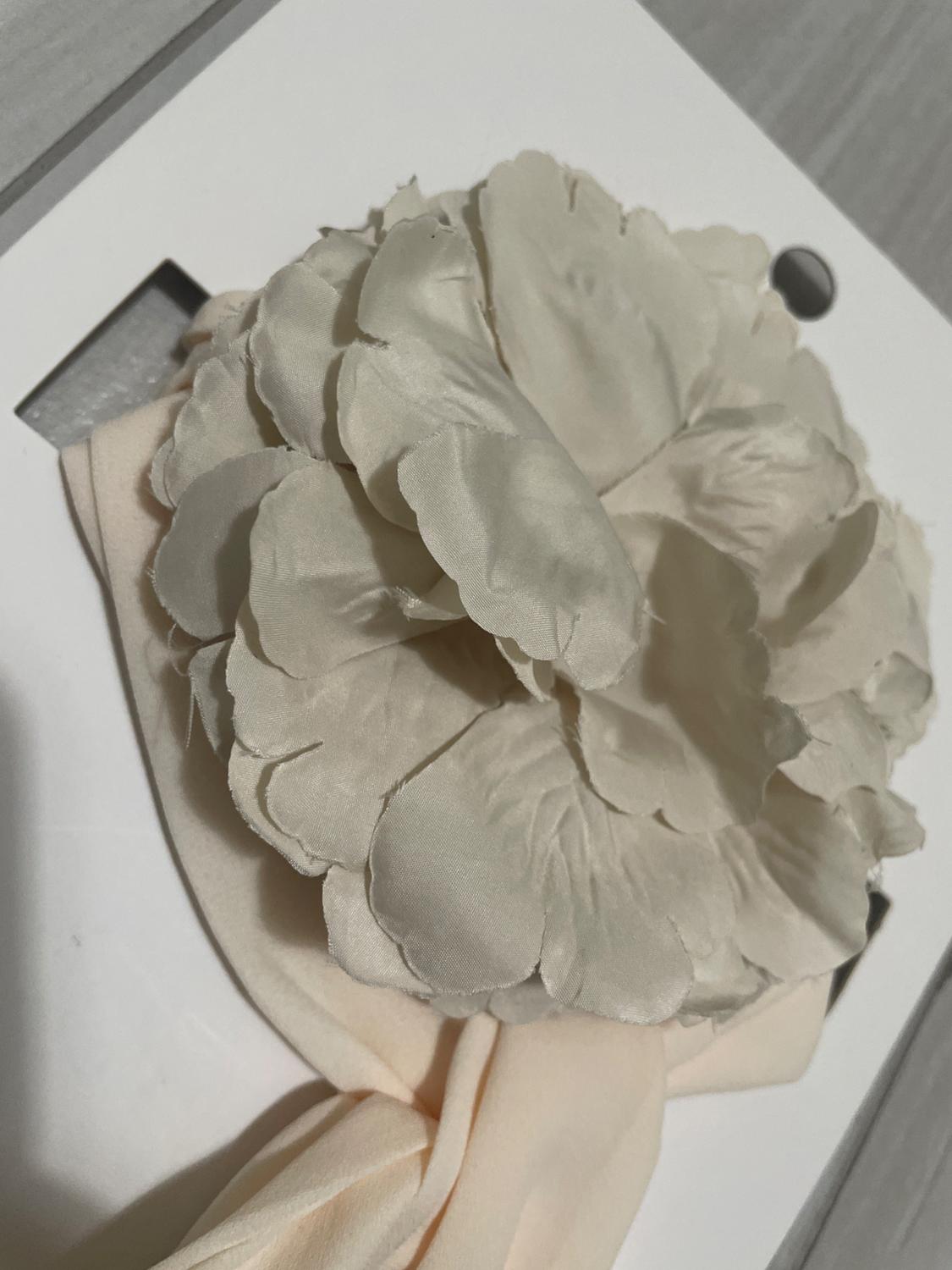 SCARF WITH FLOWER - Image 2