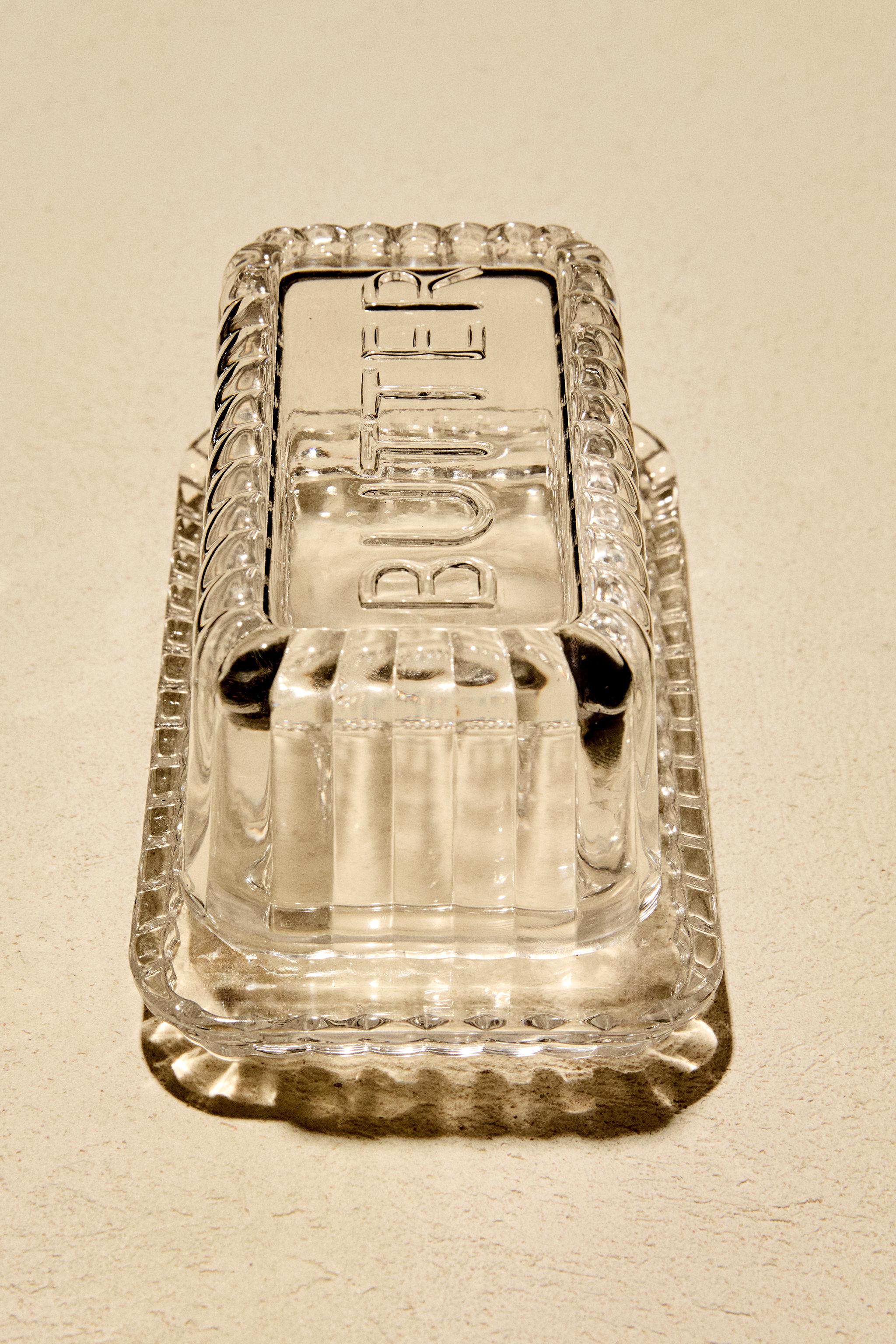 Glass Transparent Butter Dish with Lid and Handle Cut Pattern Base Glass Transparent Butter Dish with Lid and Handle Cut Pattern Base