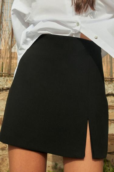 JUPE-SHORT À OUVERTURE SUR LE BAS - Noir de Zara
