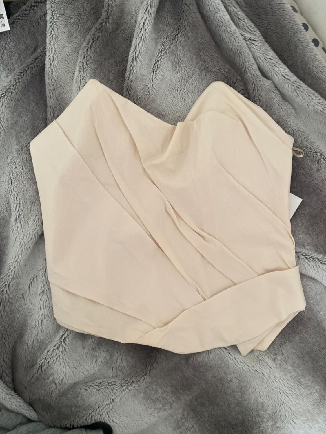 STRAPLESS DRAPED TOP