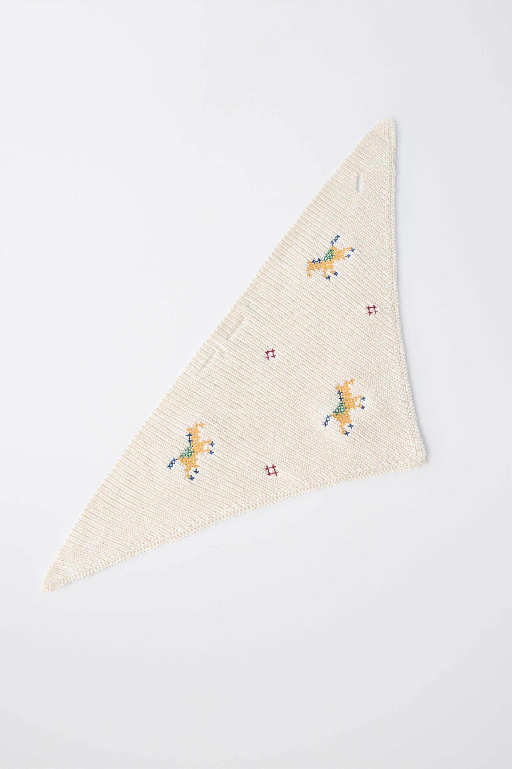 KNIT BANDANA WITH CROSS-STITCH DETAILS