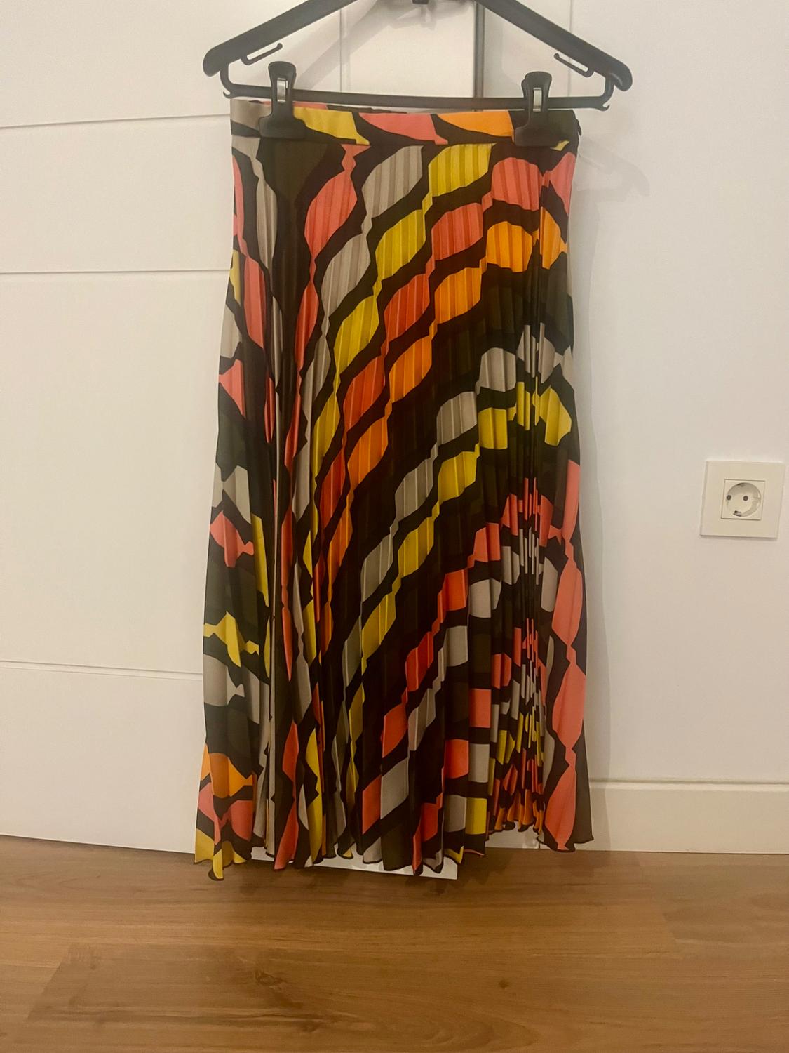 PLEATED SKIRT WITH PRINT - Image 3