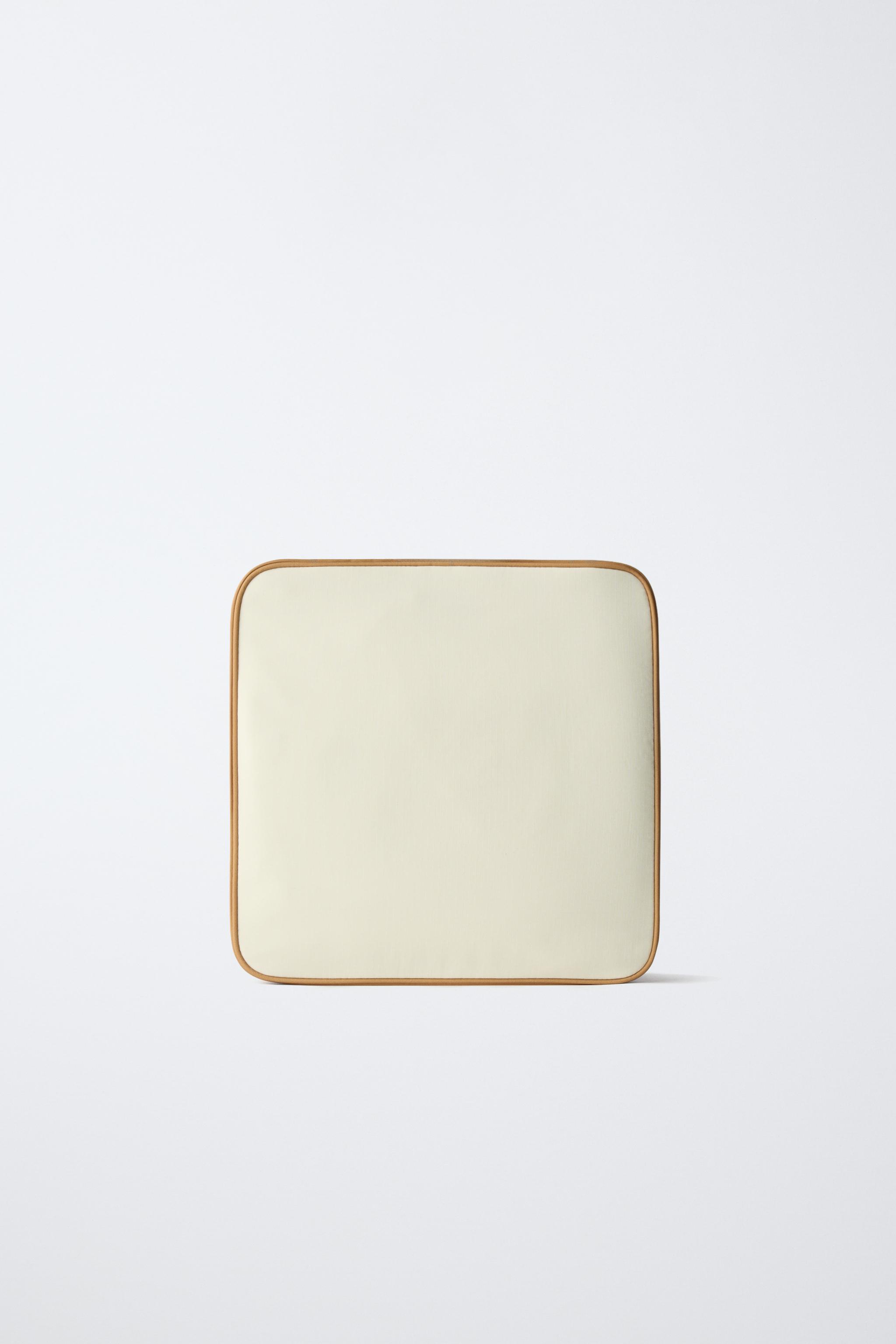TRAVEL TOILETRY BAG