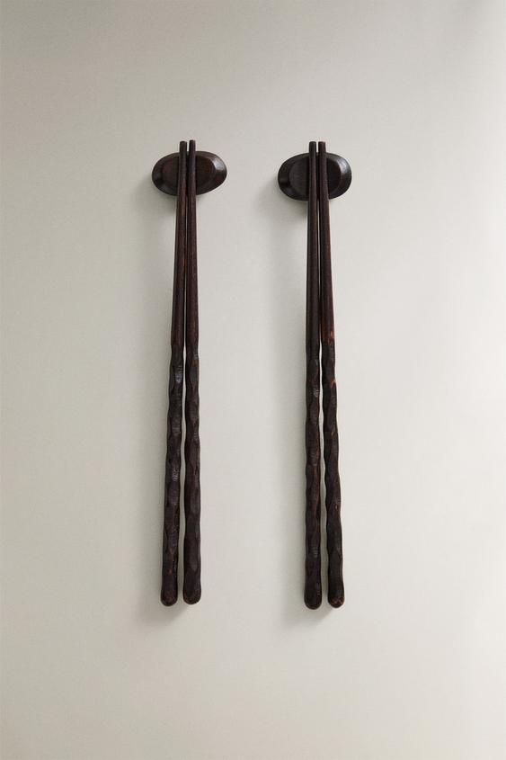 SET OF CHOPSTICKS AND WOODEN STAND