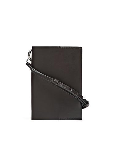 Étui pour passeport en cuir nappa - Marron de Zara