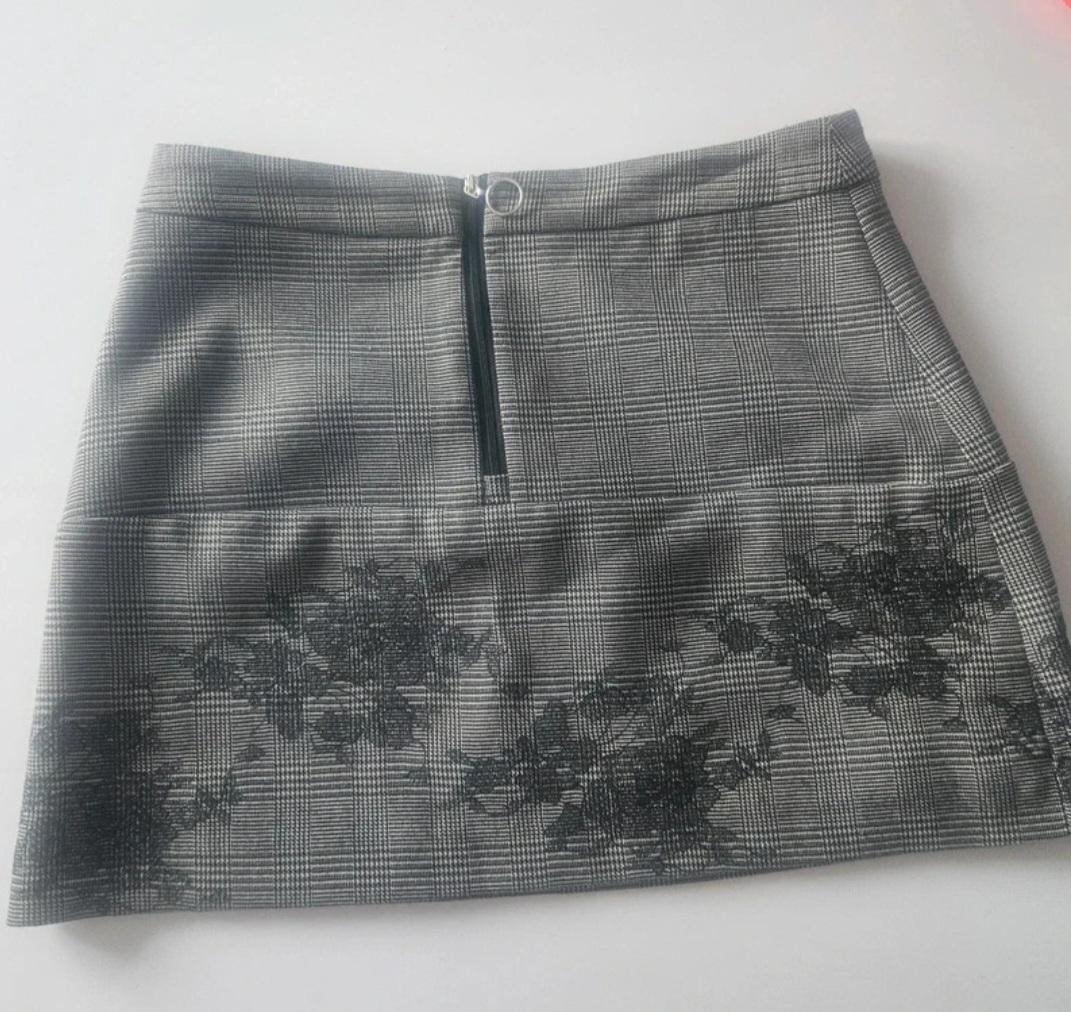 EMBROIDERED MINI SKIRT WITH ZIP - Image 2