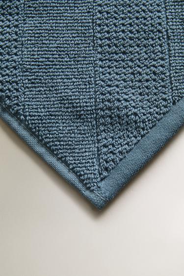 DIAGONAL TEXTURE BATH TOWEL - dusty blue by Zara - Image 2