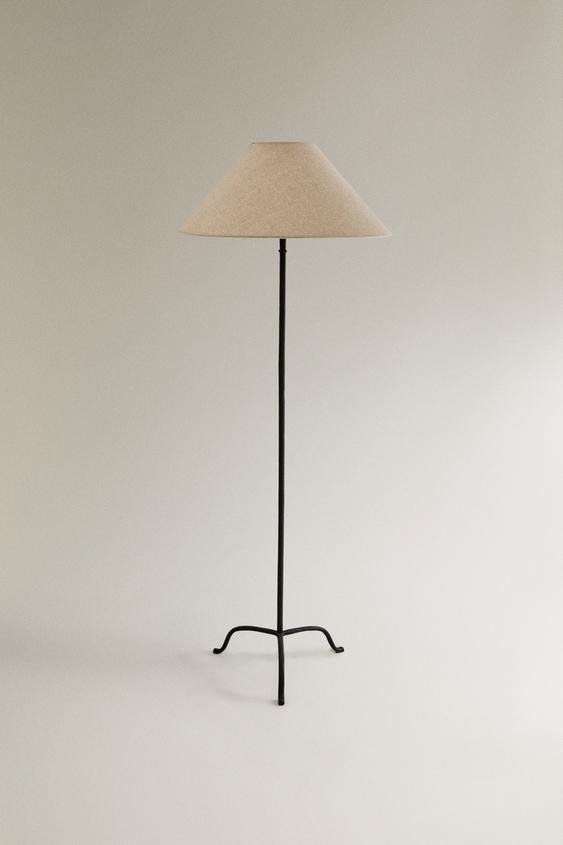 LÁMPARA DE PIE BASE TRÍPODE - Negro de Zara - Imagen 0