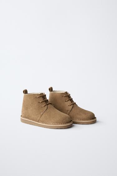 BOTA PIEL FORRADA - Marrón de Zara