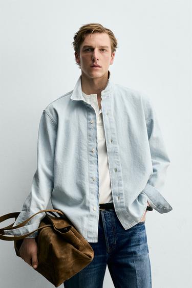 Zaras URTVÄTTAD DENIMSKJORTA RELAXED FIT - Ljusblå