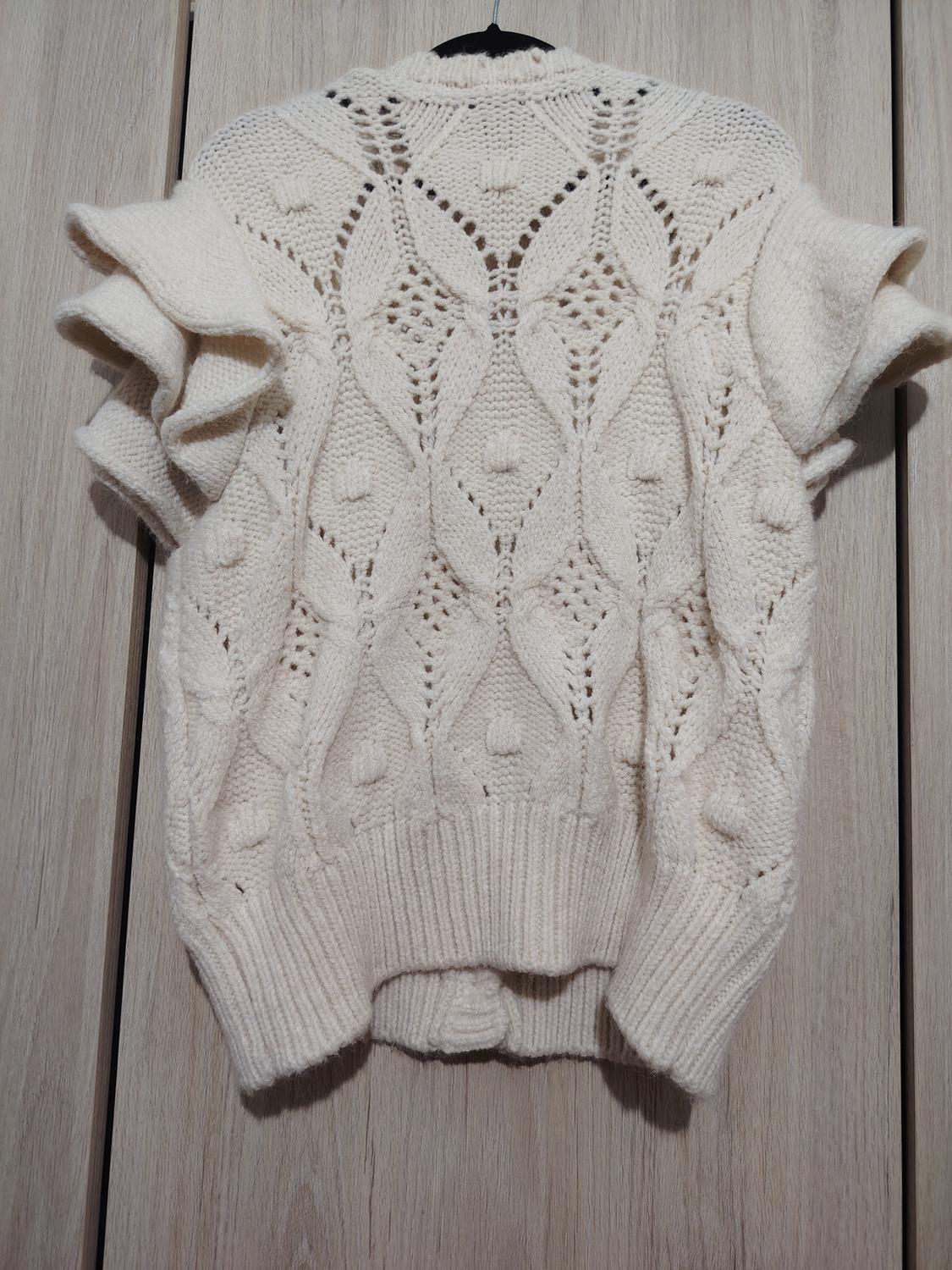 KNIT VEST WITH RUFFLES - Image 2