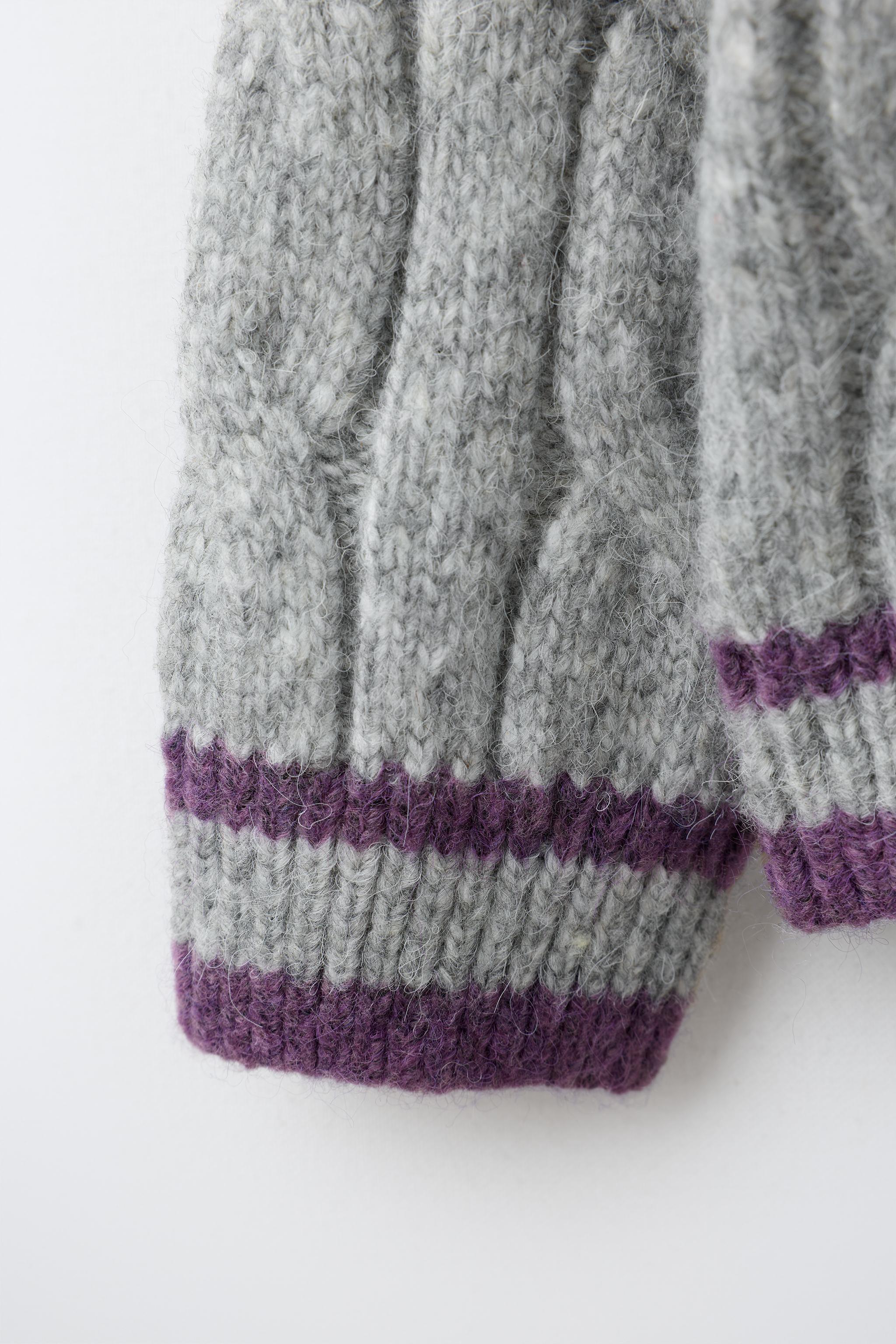 PULL EN MAILLE À TORSADES OURSON BRODÉ