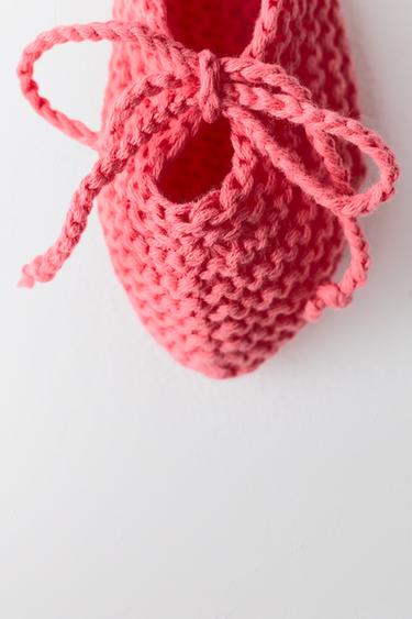 CHAUSSONS EN MAILLE DE COTON ÉDITION LIMITÉE - Corail foncé de Zara