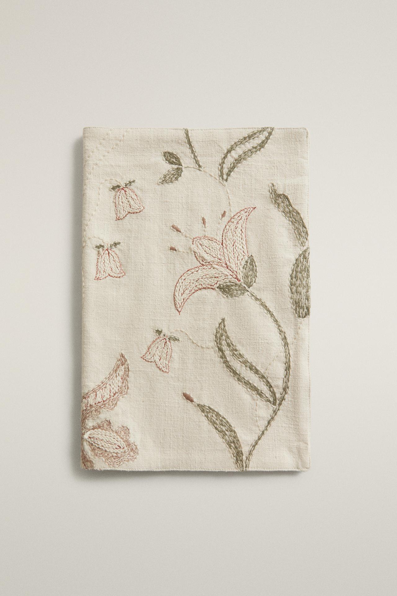 EMBROIDERED FLORAL PLACEMAT — Ecru