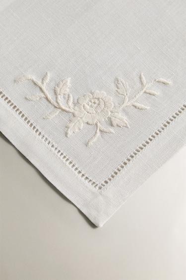 LOT DE 4 SERVIETTES DE TABLE COCKTAIL LIN BRODÉ - Écru de Zara - Image 2