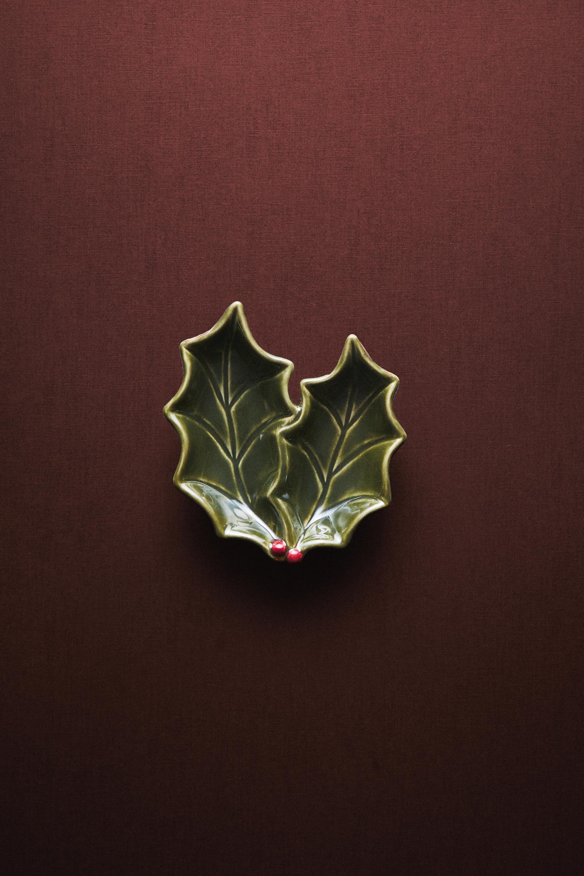 CHRISTMAS HOLLY PORCELAIN BOWL