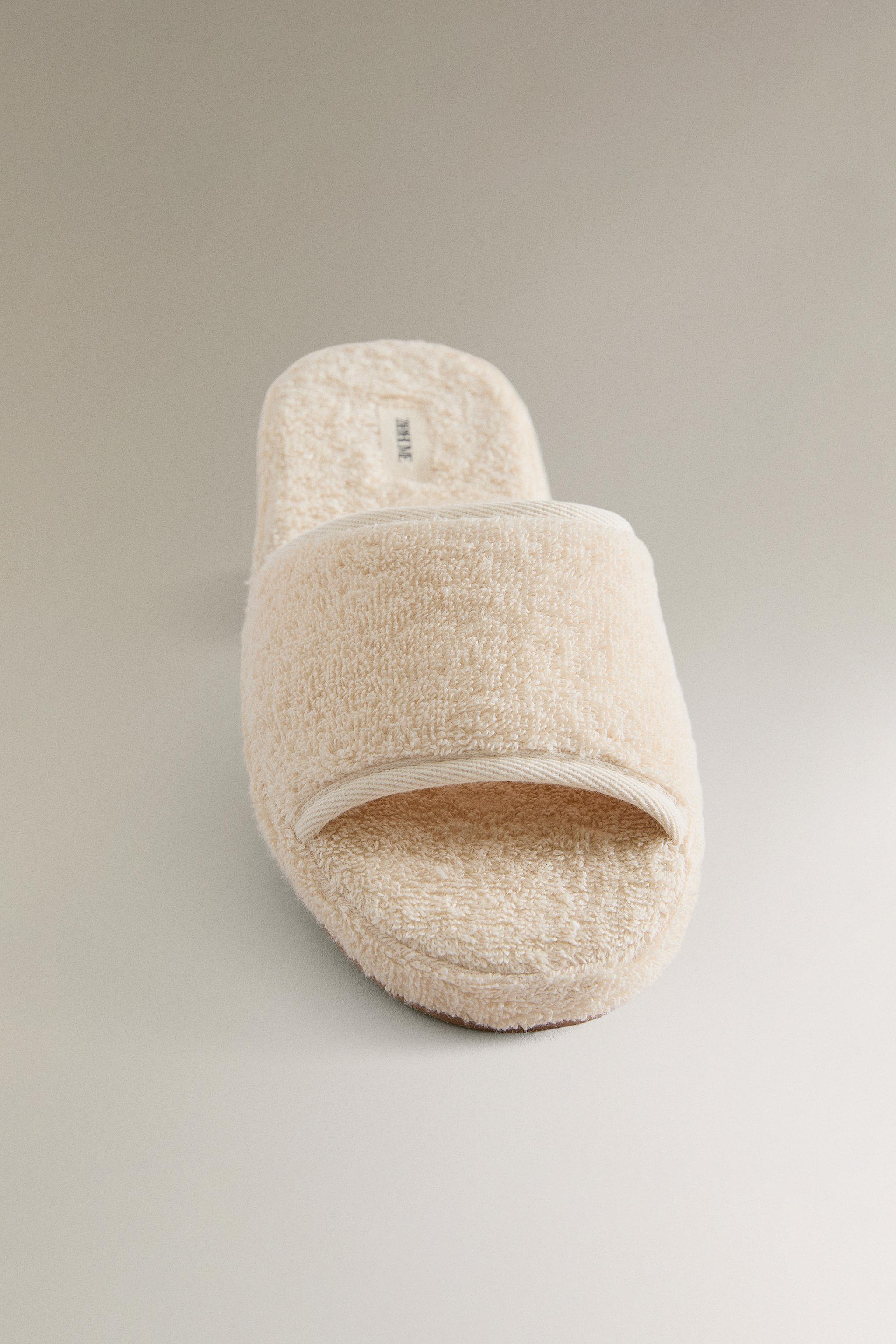 CHAUSSONS PLATEFORME SERVIETTE DE BAIN