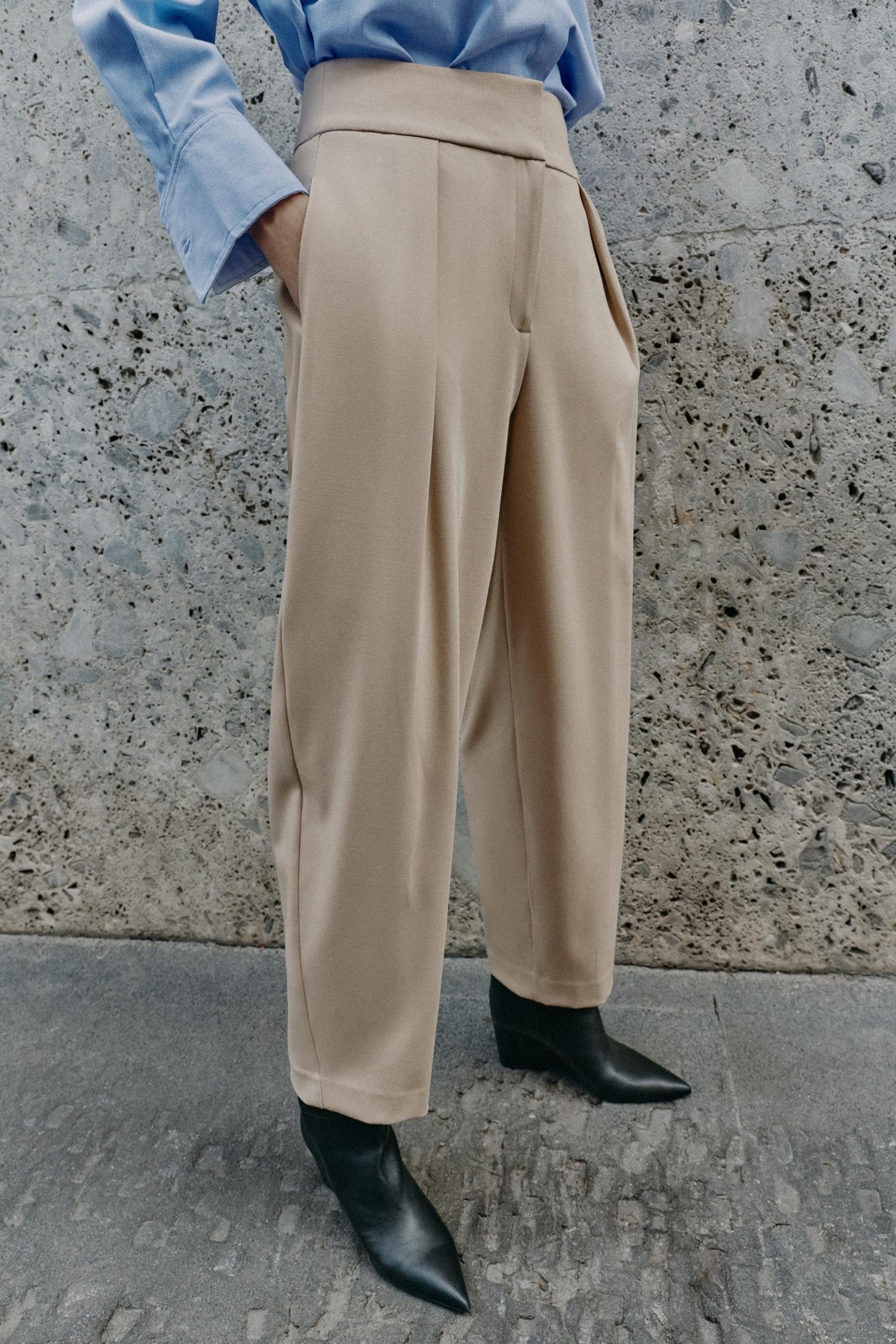 PLEATED CARROT TROUSERS