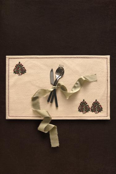 COTTON CHRISTMAS FIR TREE PLACEMAT - Red by Zara