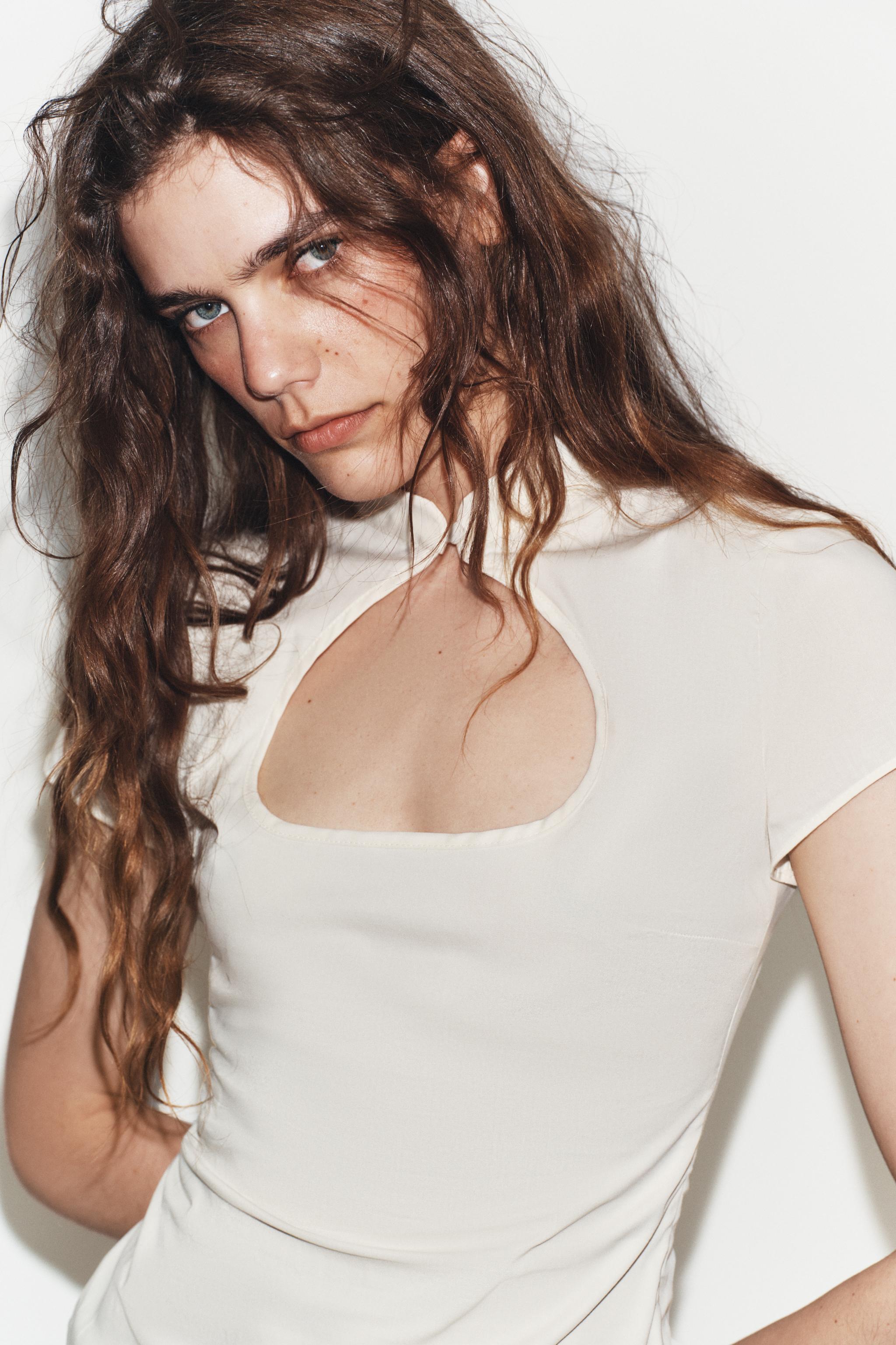 POLKA DOT STAND COLLAR TOP WITH OPENING