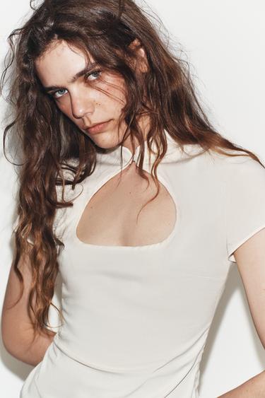 TOP COL MAO AVEC OUVERTURE - Blanc cassé de Zara - Image 1