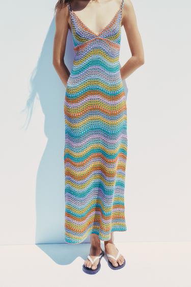 TRÄGERKLEID AUS STRICK - Bunt von Zara