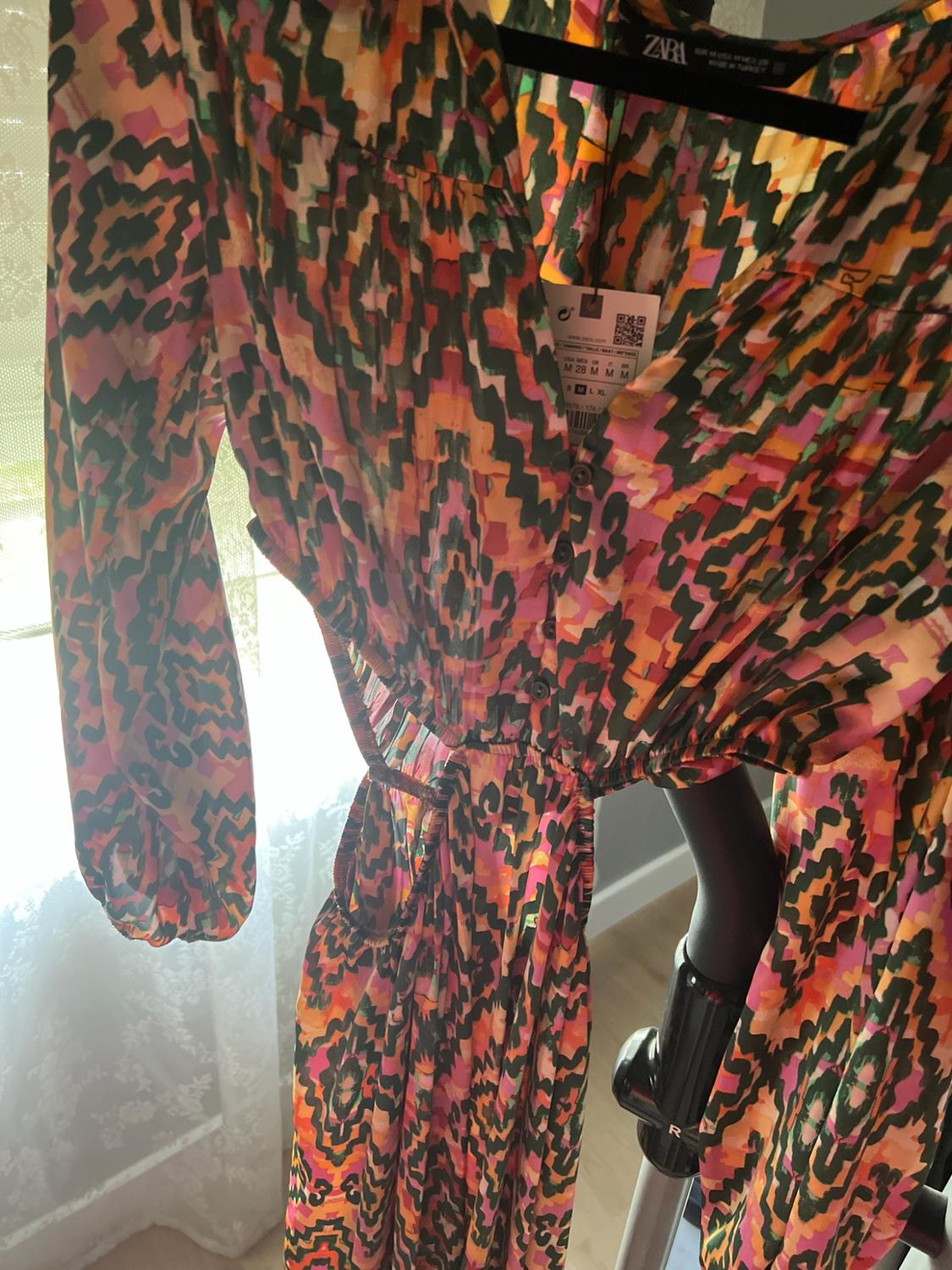 PRINTED MIDI DRESS WITH CUT-OUT DETAIL - Image 4
