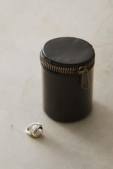 レザー製円筒形ポーチブラックZaraのレザー製円筒形ポーチ - ブラック