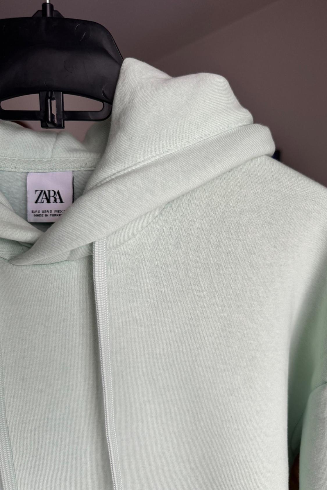 BASIC HOODIE