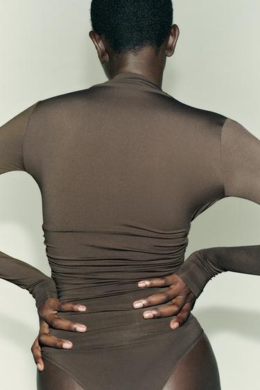 BODY DRAPÉ EN POLYAMIDE - Kaki foncé de Zara - Image 4