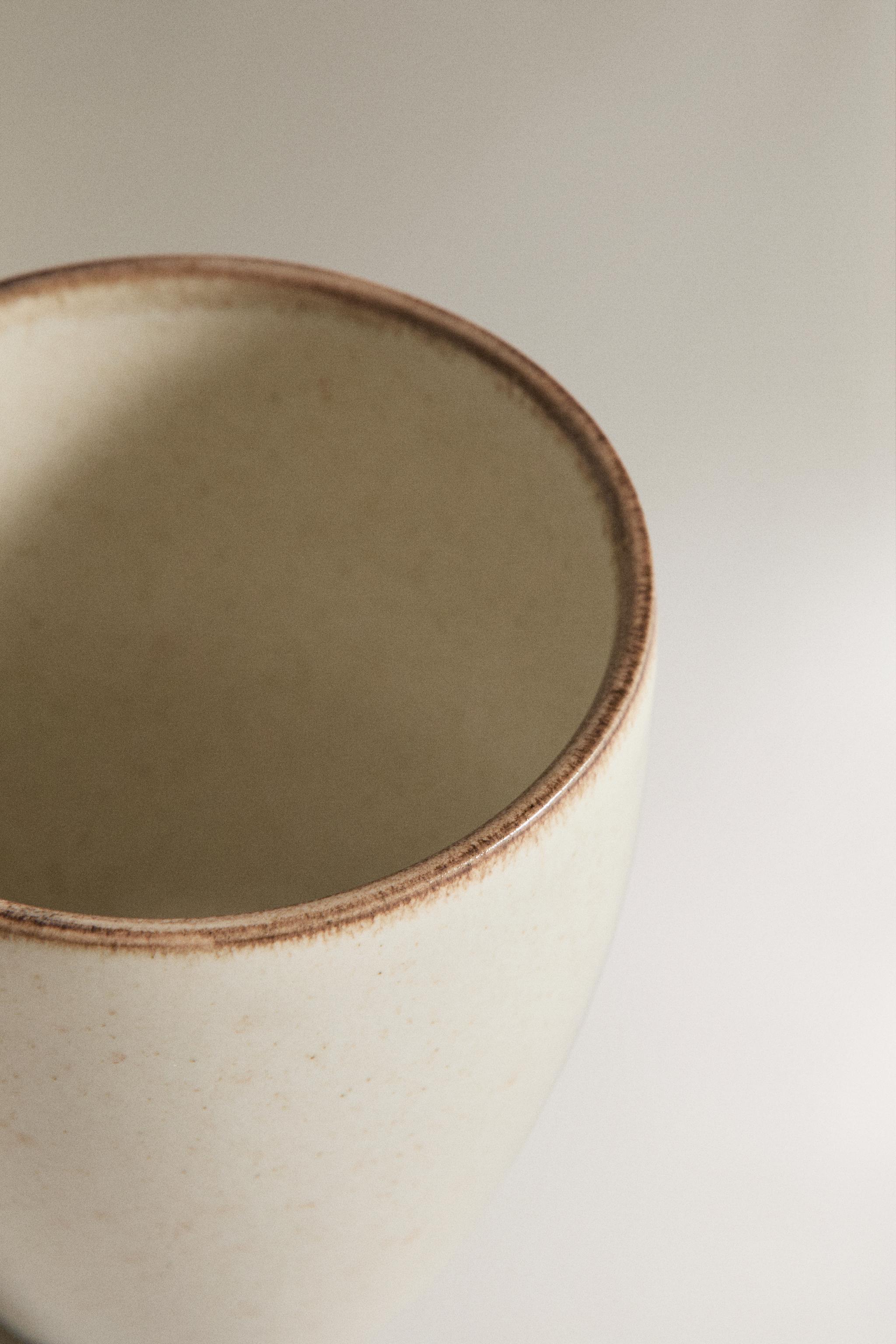STONEWARE MUG