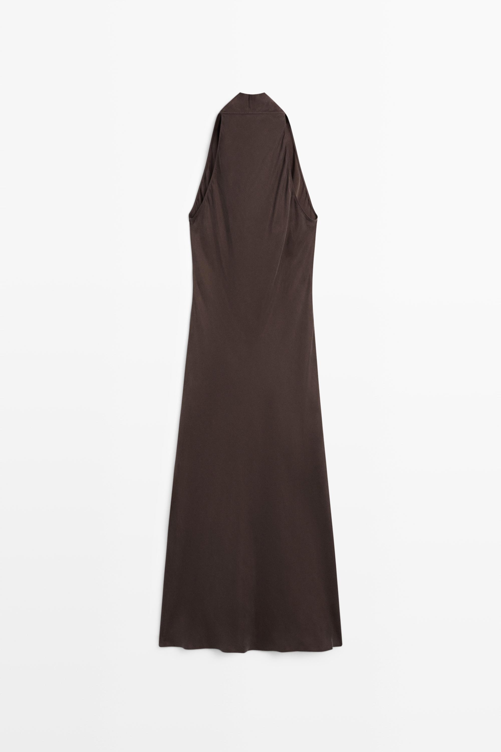 Robe longue à encolure drapée