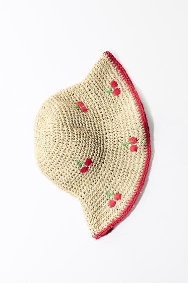 GORRO TRENZADO BORDADOS CEREZAS - Beige claro de Zara