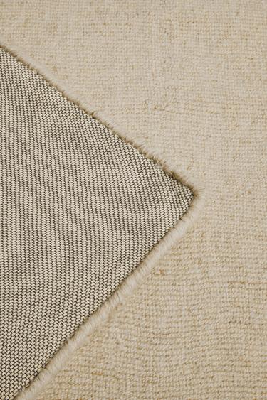 BOUCLÉ WOOL RUG - Beige by Zara