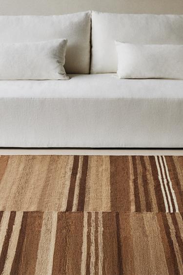 STRIPED RUG WITH FRINGING - Brown by Zara