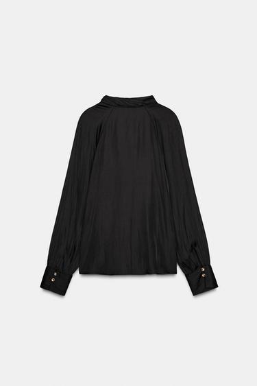 BLOUSE SATINÉE BOUTONS ÉPAULE - Noir de Zara - Image 6