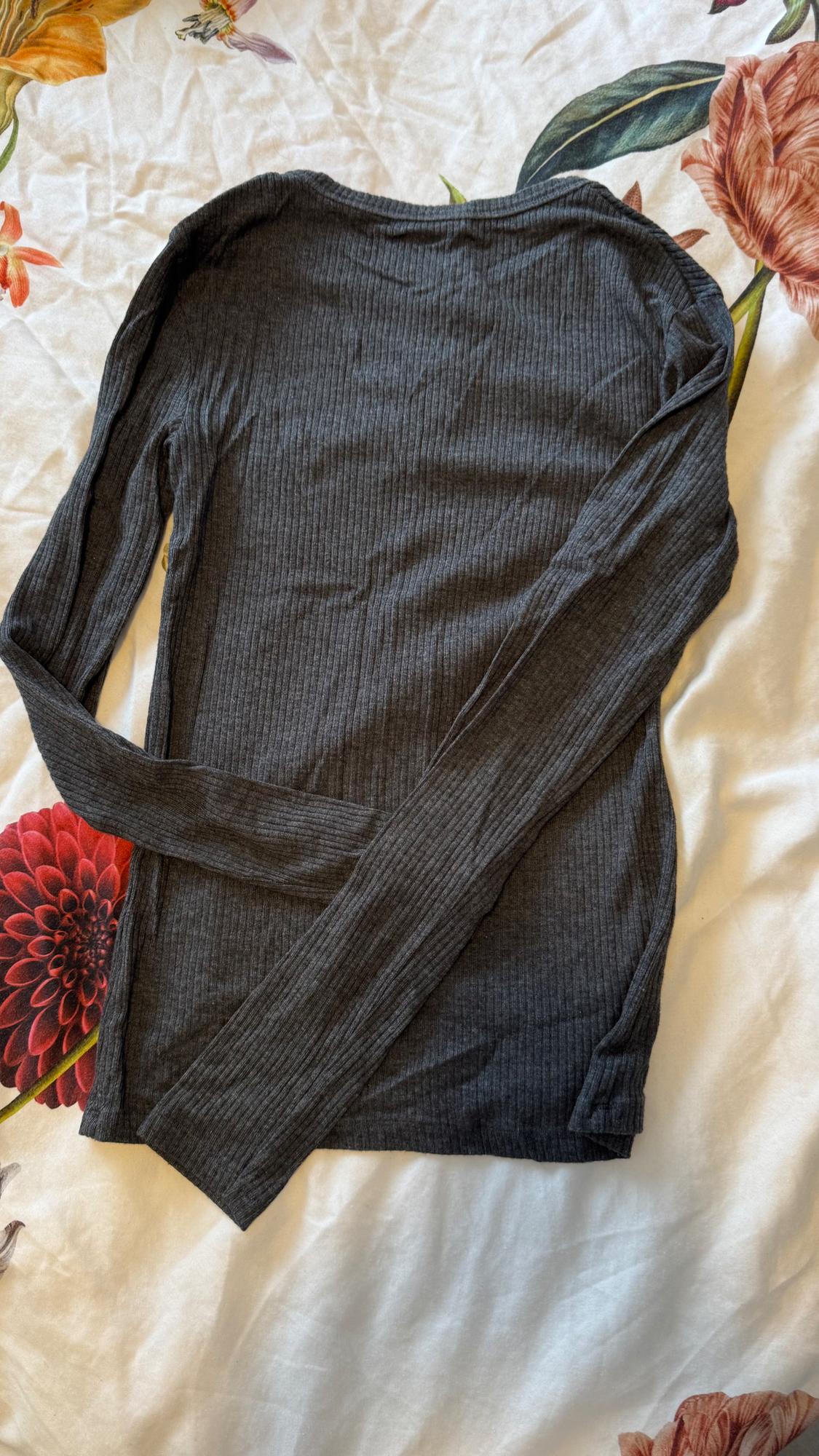 RIBBED T-SHIRT WITH BUTTONS - Image 3