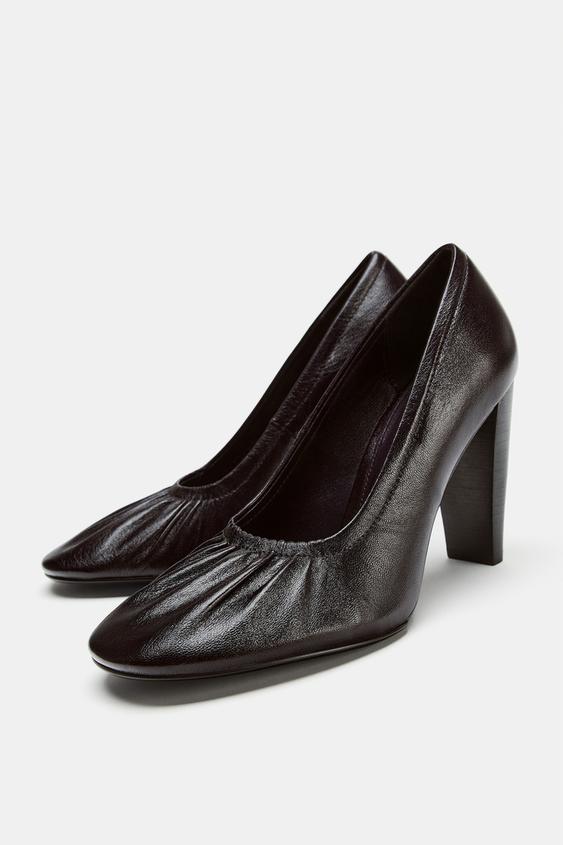 CHAUSSURES À TALONS EN CUIR FRONCÉES ÉDITION LIMITÉE - Marron chocolat de Zara - Image 4